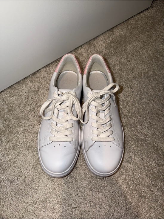 Tory Burch Shoes - Tory Burch White Leather Low-Top Sneakers with Pink Heel
